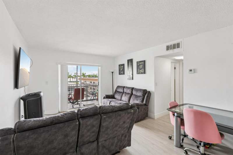 1735 NE 164th Street # 304, North Miami Beach FL 33162