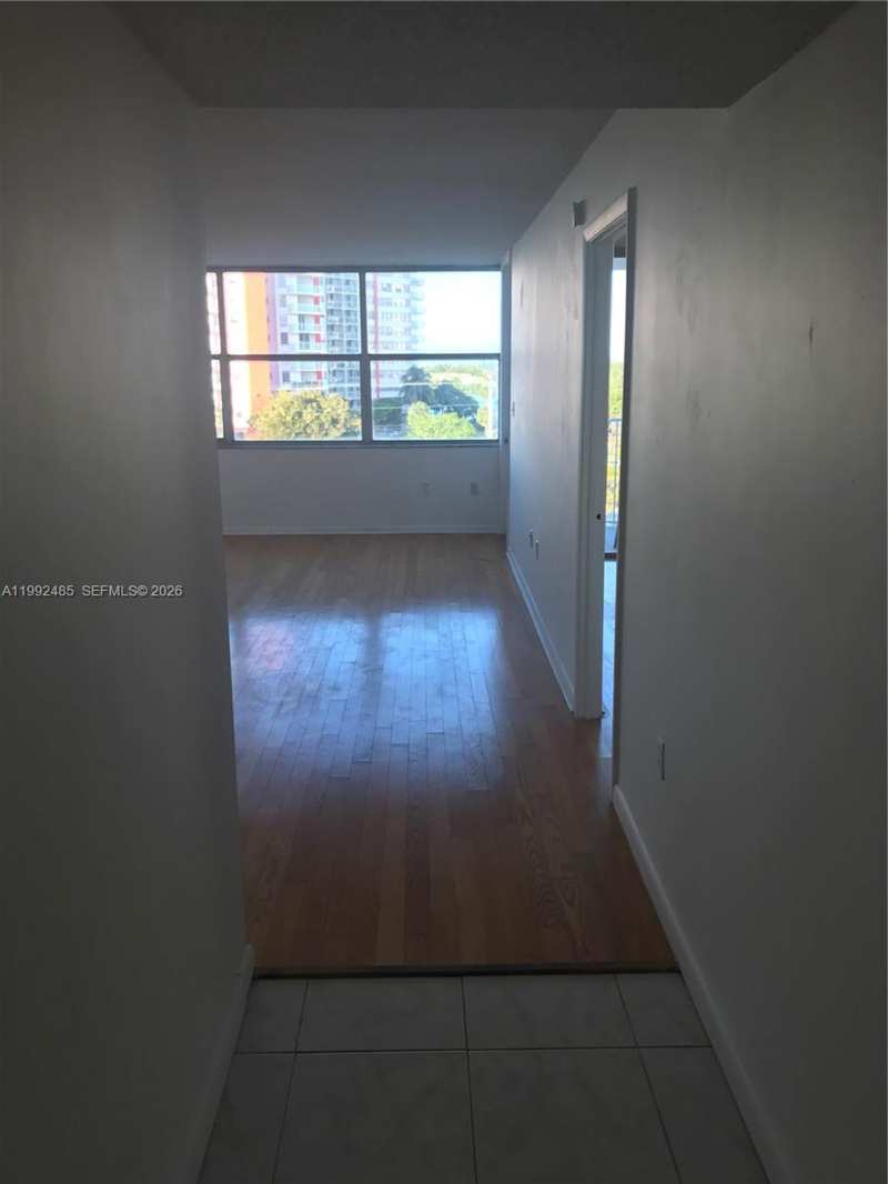 1200 NE Miami Gardens Dr # 504W, Miami FL 33179