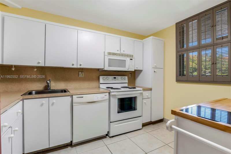 3671 Environ Blvd # 368, Lauderhill FL 33319