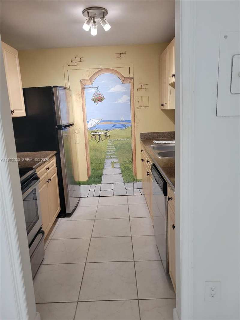 2020 NE 135th St # 904, North Miami FL 33181