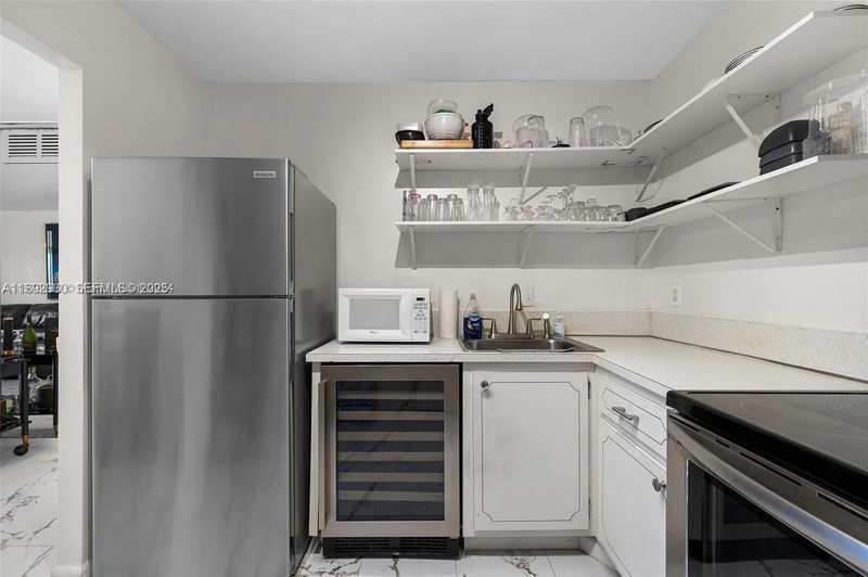 4043 NW 16th Street # 201, Lauderhill FL 33313