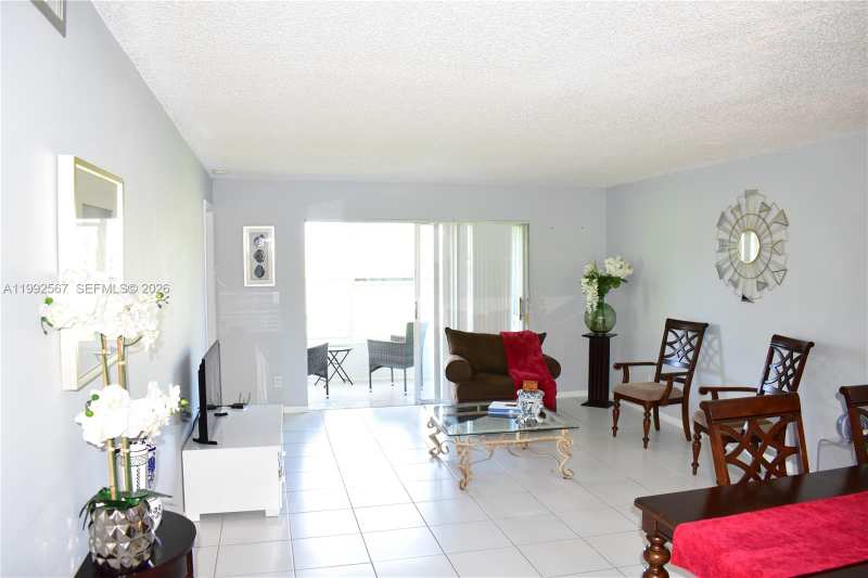9020 Sunrise Lakes Blvd # 304, Sunrise FL 33322