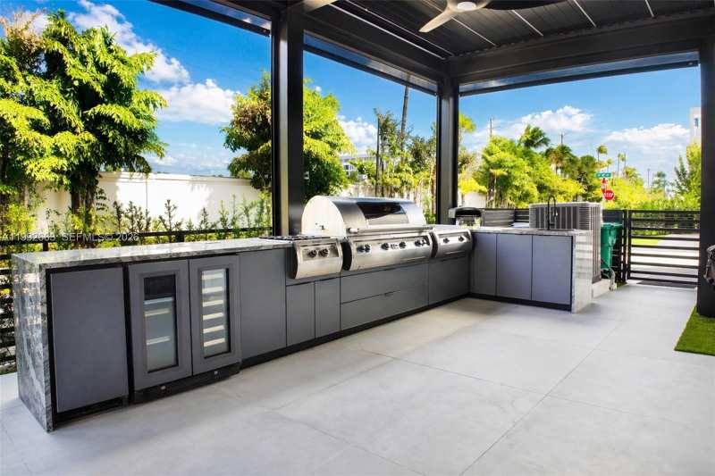 8002 NW 43rd St, Doral FL 33166