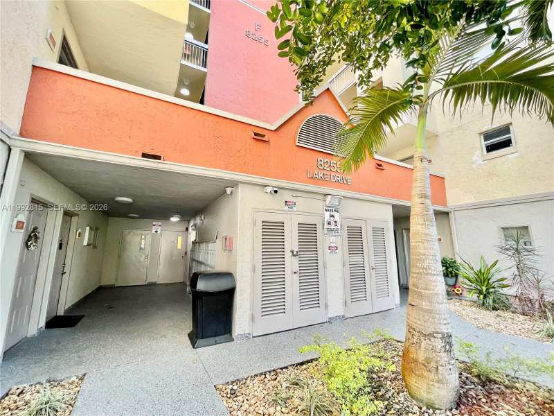 8255 Lake Dr # 102, Doral FL 33166