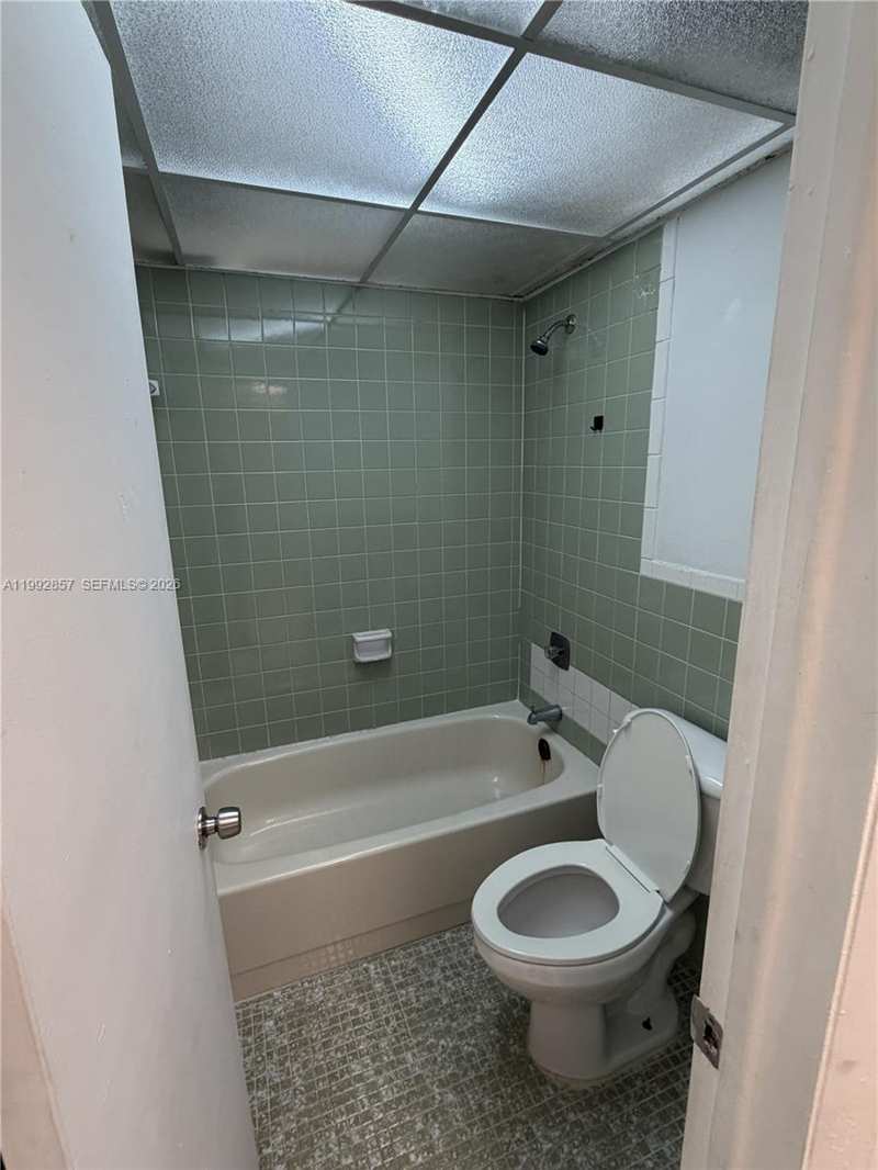 7010 NW 186th St # 121A, Hialeah FL 33015
