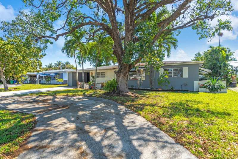2221 Alcazar Dr, Miramar FL 33023