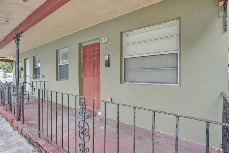 724 NW 6th St, Hallandale Beach FL 33009