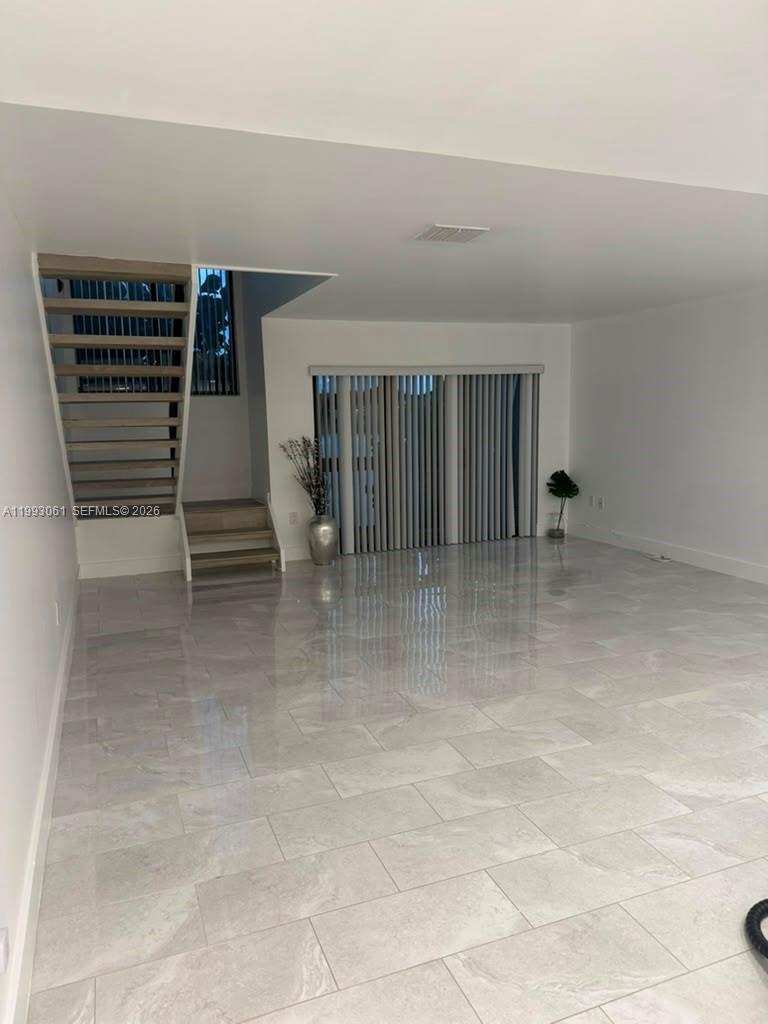 10000 NW 9th St Cir # 11, Miami FL 33172