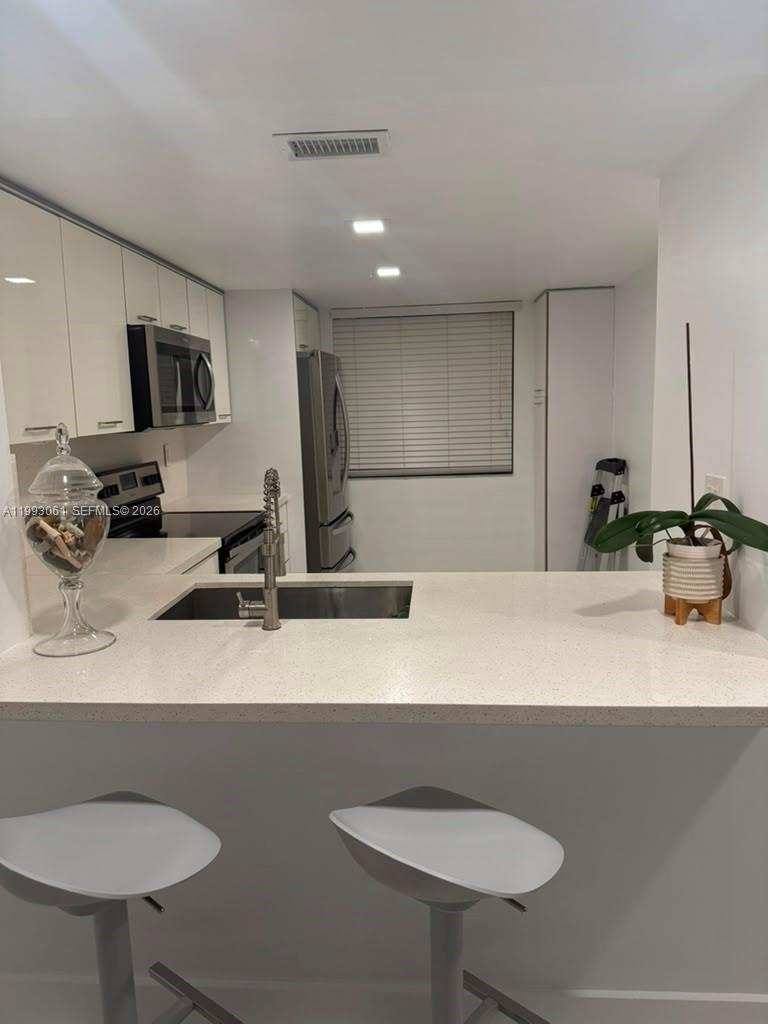 10000 NW 9th St Cir # 11, Miami FL 33172