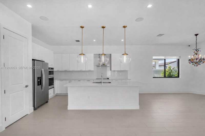 8019 NW 46th Ter, Doral FL 33166