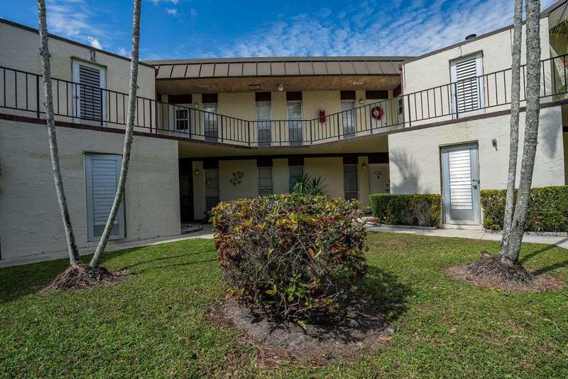 2 Greenway Village N # 210, Royal Palm Beach FL 33411
