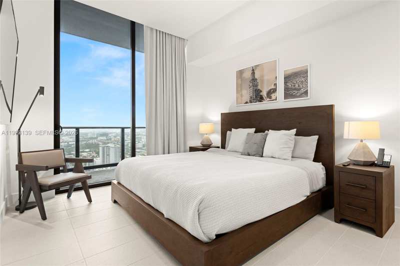 159 NE 6th St # 5104, Miami FL 33132