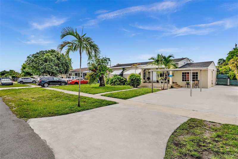 340 W 55th St, Hialeah FL 33012