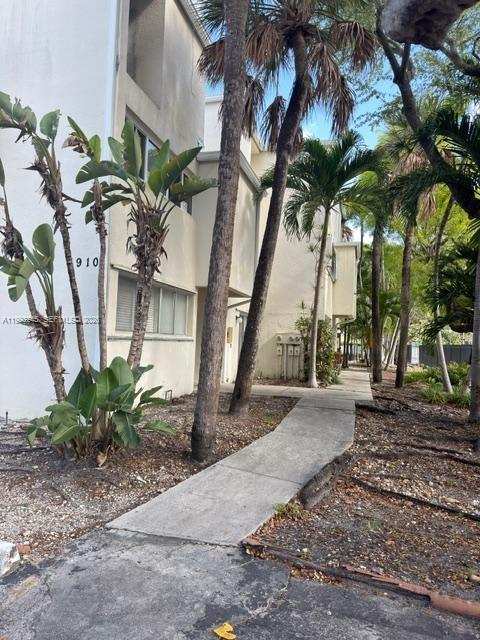 1910 SW 17th Ave # 4, Miami FL 33145