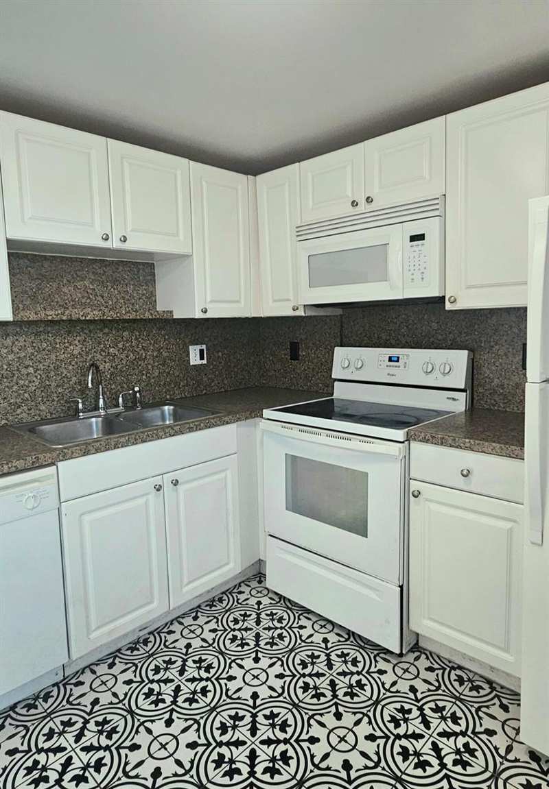 1505 Crescent Circle # B24, West Palm Beach FL 33403