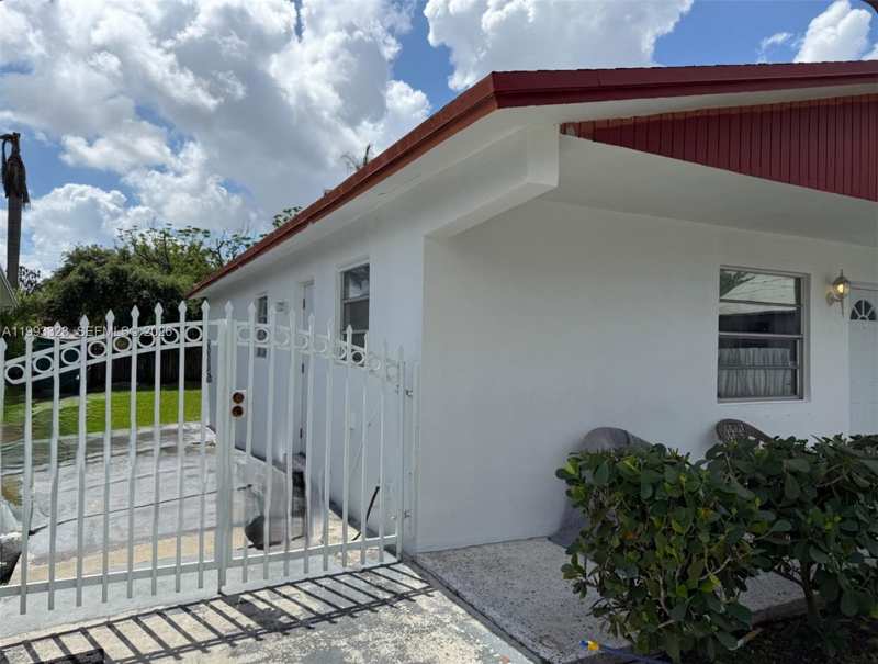 3066 NW 28th St, Miami FL 33142