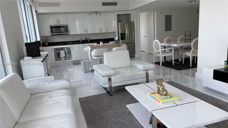 92 SW 3rd St # 1505, Miami FL 33130