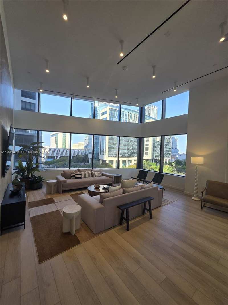 225 N Miami Ave # 910, Miami FL 33128
