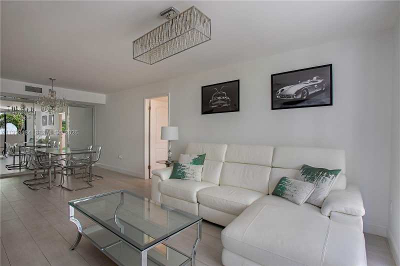 1621 Collins Ave # 206, Miami Beach FL 33139