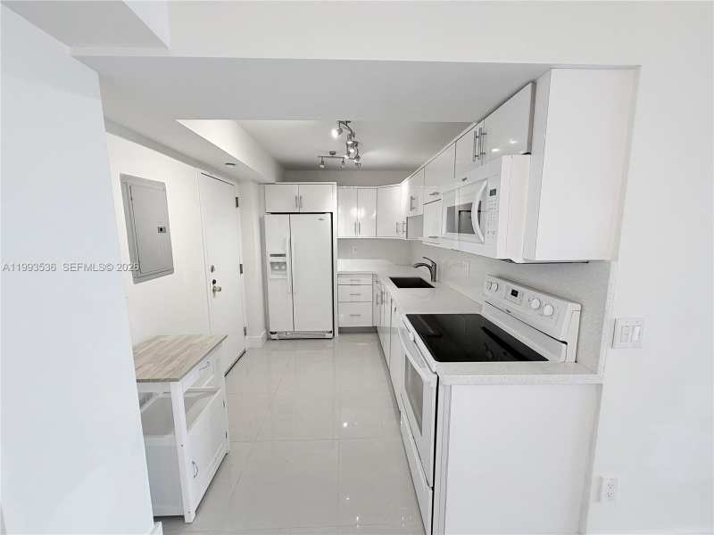 2333 Brickell Ave # 1407, Miami FL 33129