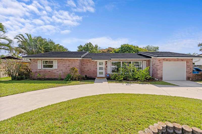 324 Sandpiper Avenue, Royal Palm Beach FL 33411