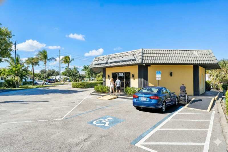 888 E Coast Avenue, Lantana FL 33462