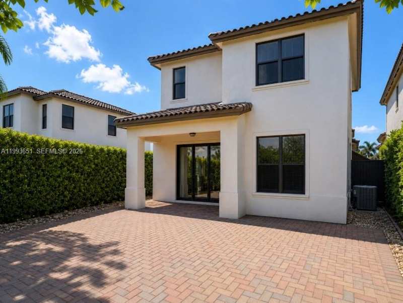 9776 W 34th Ave, Hialeah FL 33018