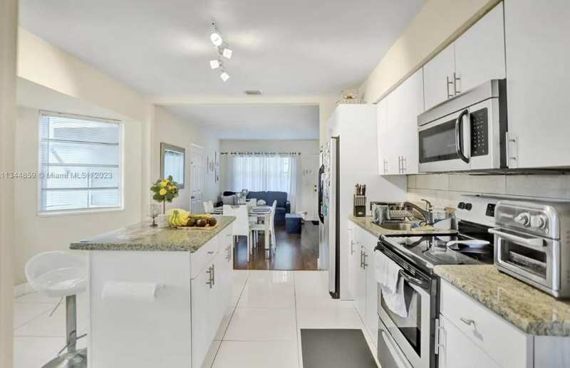 2552 Wiley Street, Hollywood FL 33020