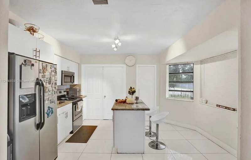 2552 Wiley Street, Hollywood FL 33020
