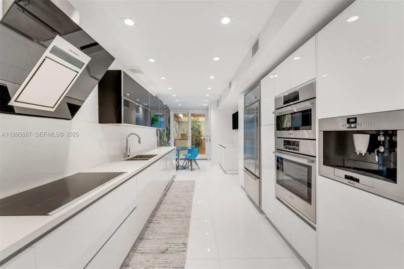 1524 NE Quayside Ter # A4, Miami FL 33138