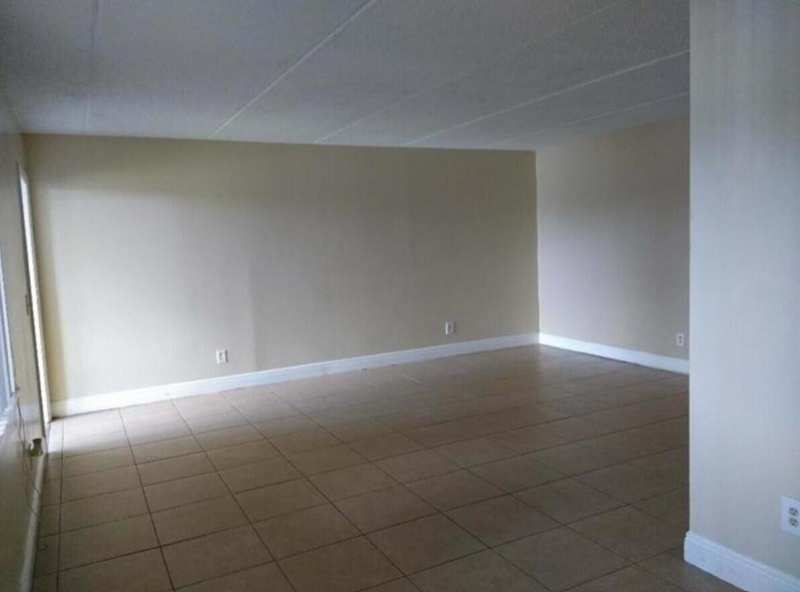 1205 Meadows Circle, Boynton Beach FL 33436
