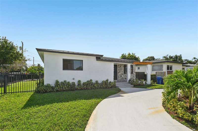 5152 SW 6th St, Miami FL 33134