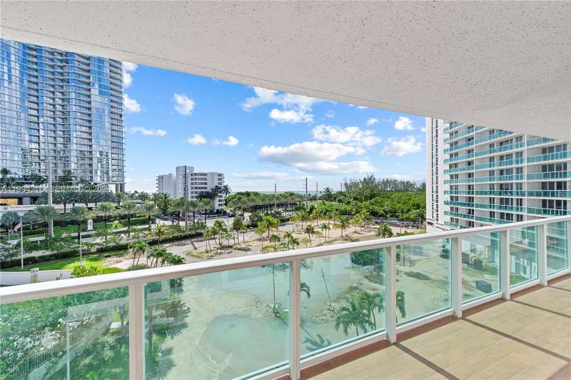 100 Bayview Dr # 507, Sunny Isles Beach FL 33160