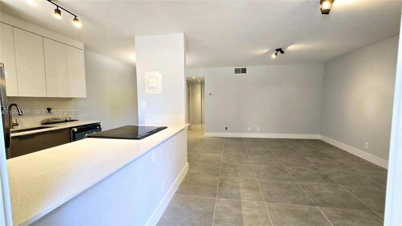 1811 Jefferson St # 202, Hollywood FL 33020