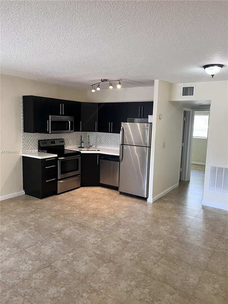 1878 NE 46th St # C2, Fort Lauderdale FL 33308