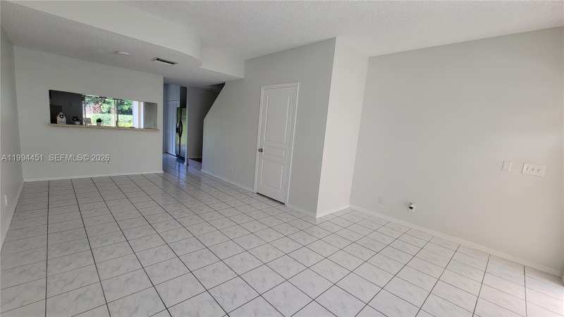 16731 Hemingway Dr, Weston FL 33326