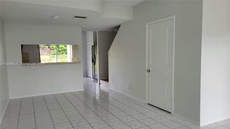 16731 Hemingway Dr, Weston FL 33326