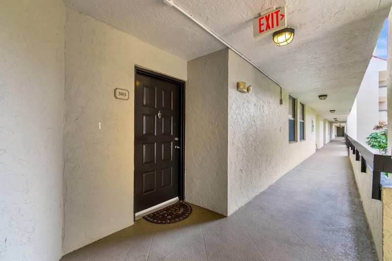 1915 Lavers Circle # 303, Delray Beach FL 33444