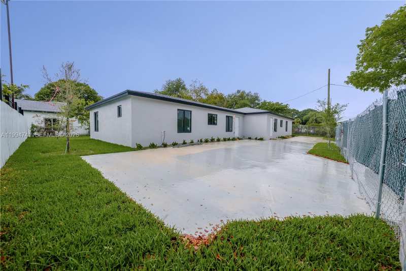1112 NW 81st St, Miami FL 33150