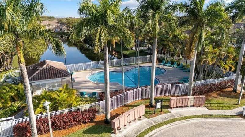 3951 NW 92nd Ave, Sunrise FL 33351