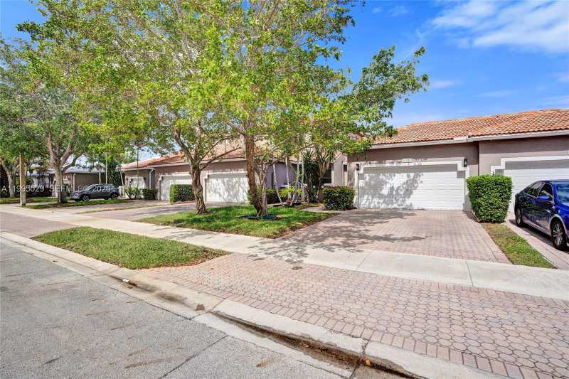 2441 E Aragon Blvd # 5, Sunrise FL 33313