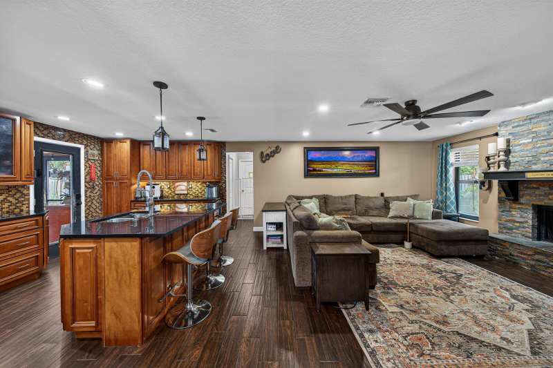 9696 NW 28th Place, Coral Springs FL 33065