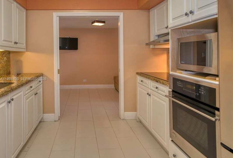 1800 NE 114th St # 401, Miami FL 33181