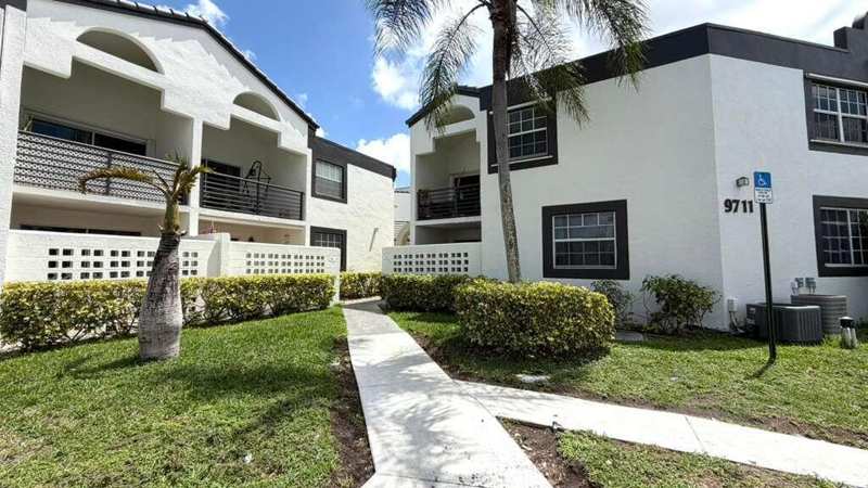 9711 Fontainebleau Boulevard # D105, Miami FL 33172