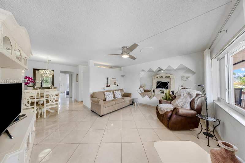 1015 SW 11th Ave # 15K, Hallandale Beach FL 33009