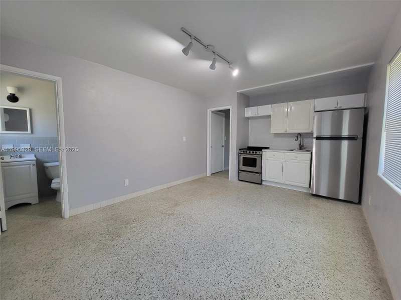 200 SE 3rd St # 2, Dania Beach FL 33004