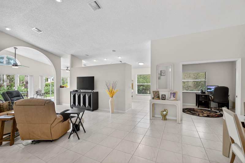 9718 Harbour Lake Circle, Boynton Beach FL 33437