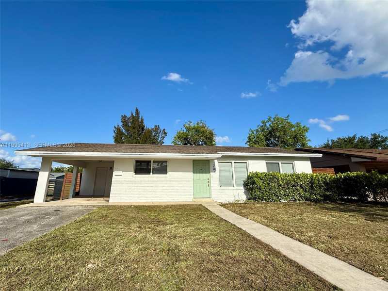 207 SW 12th Ave, Dania Beach FL 33004