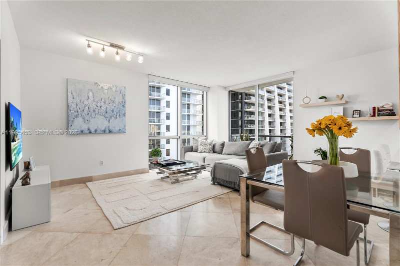 1060 Brickell Ave # 2117, Miami FL 33131