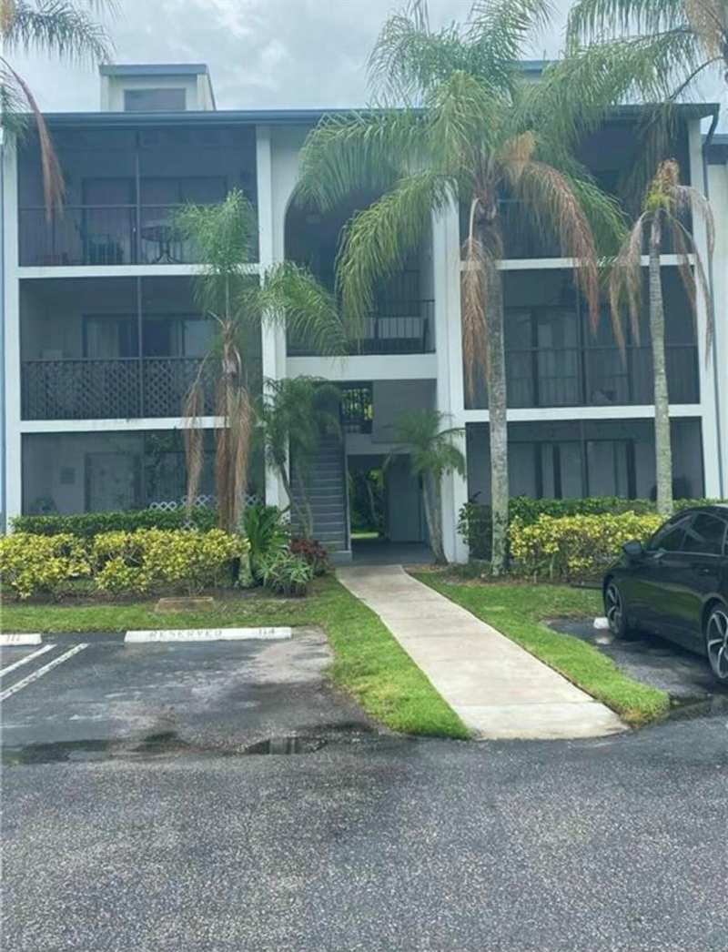 1007 Green Pine Boulevard # D2, West Palm Beach FL 33409